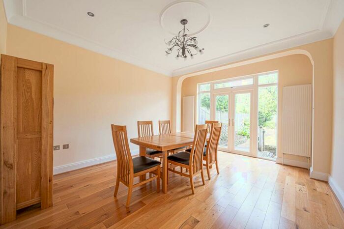 3 Bedroom Semi-Detached House To Rent In Ventnor Drive, Totteridge, London, N20