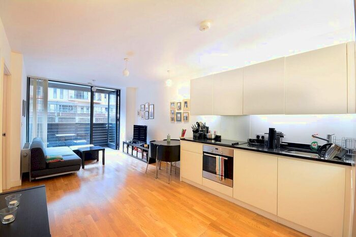 1 Bedroom Flat To Rent In Amelia Street, Elephant And Castle, SE17