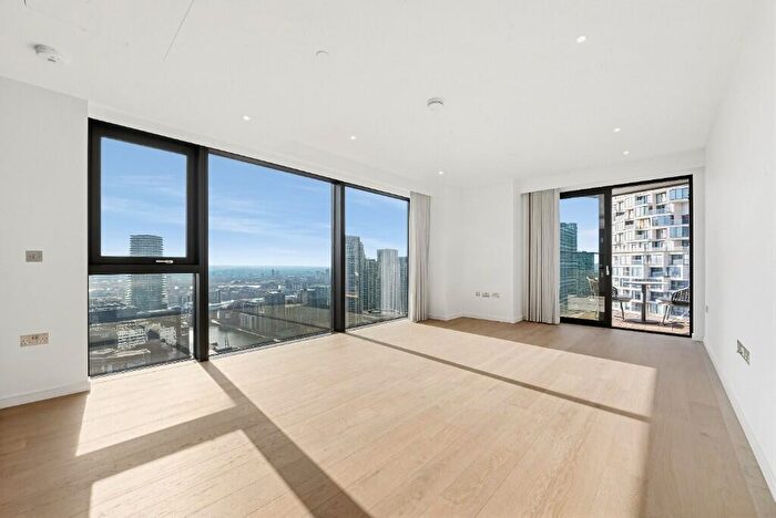 2 Bedroom Apartment To Rent In George Street, London, E14