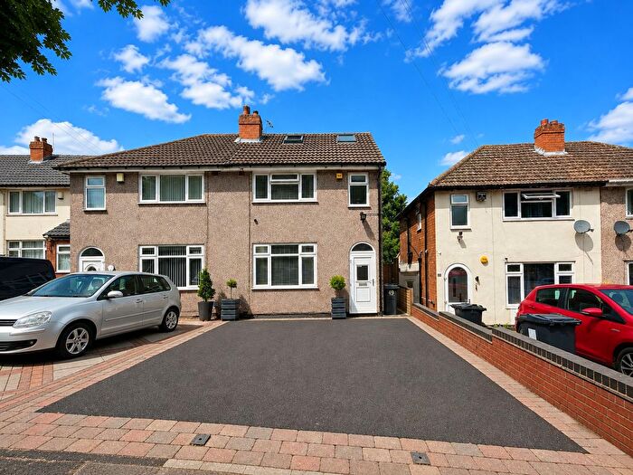 3 Bedroom Semi-Detached House For Sale In Normanton Avenue, Birmingham, B26