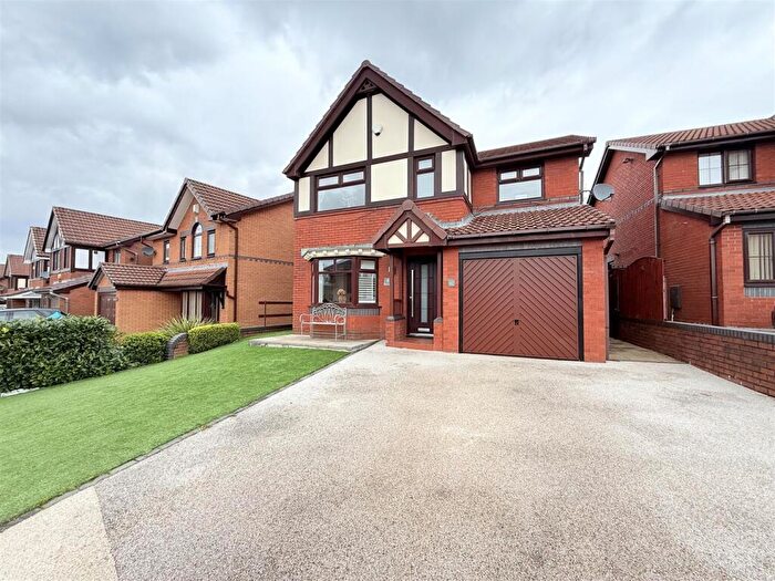 4 Bedroom Detached House For Sale In Simkin Way, Oldham, OL8