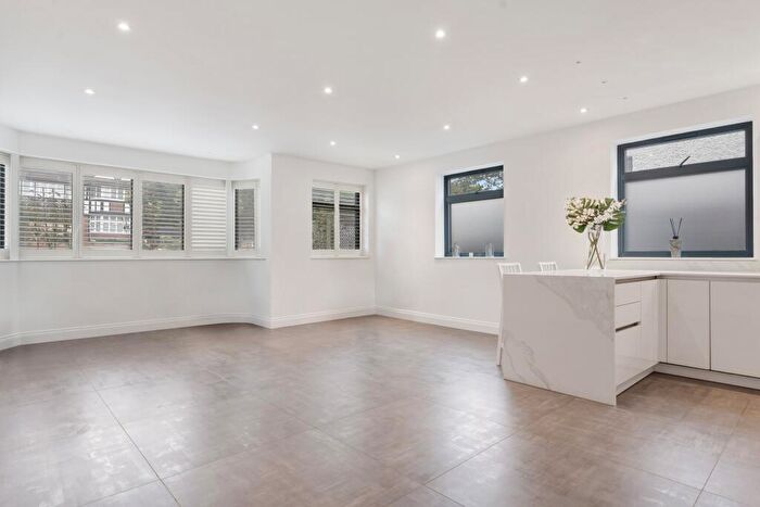 1 Bedroom Apartment For Sale In Finchley Road, Golders Green, NW11