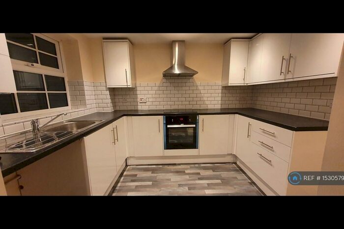 2 Bedroom Flat To Rent In The Barrel, Kidderminster, DY10