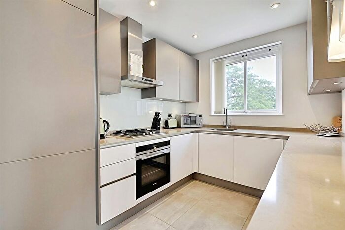 2 Bedroom Flat To Rent In London Road, Brentford, TW8