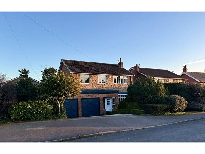 5 Bedroom Detached House For Sale In Greystones Close, Leeds, LS25