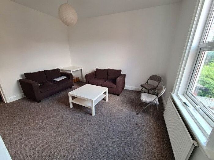 2 Bedroom Flat To Rent In Kensington Terrace, Leeds, LS6