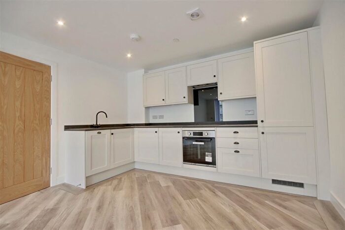 2 Bedroom Flat To Rent In Mumby Road, Gosport, PO12