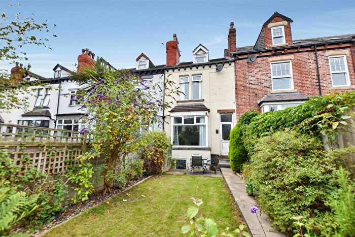 4 Bedroom Terraced House For Sale In Lidgett Lane, Garforth, Leeds, LS25