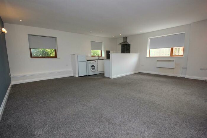 2 Bedroom Flat For Sale In Alfred Street, Rushden, NN10