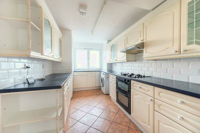 2 Bedroom Flat To Rent In Stonebridge Park, Harlesden, London, NW10