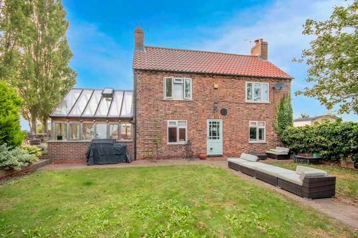 4 Bedroom Farmhouse For Sale In Cornley Road, Misterton, Doncaster, DN10