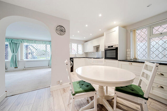 2 Bedroom Bungalow For Sale In Woodmere Avenue, Croydon, CR0