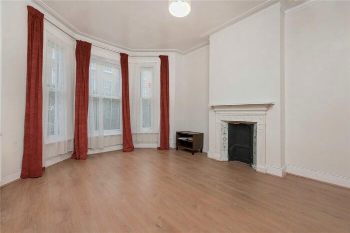 2 Bedroom Flat To Rent In Kilburn Lane, London, W10