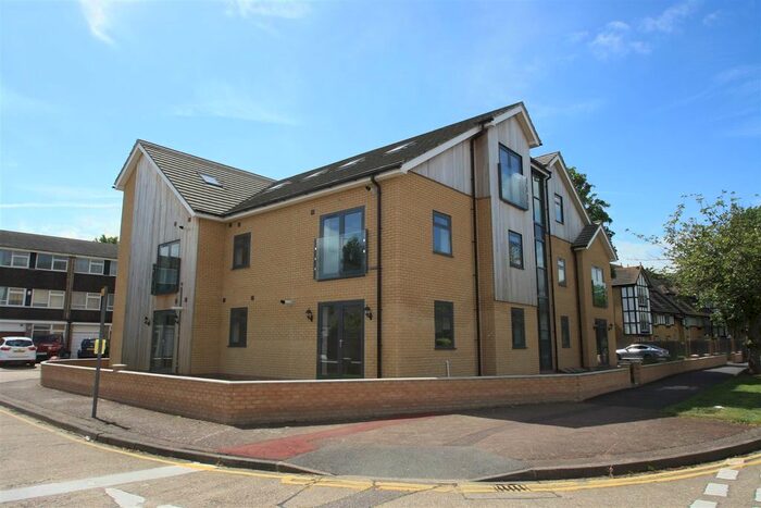 2 Bedroom Flat To Rent In Barnstaple Road, Southend-On-Sea, SS1