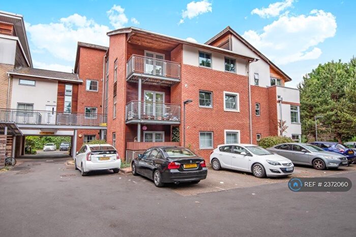 2 Bedroom Flat To Rent In Windmill Road, Slough, SL1