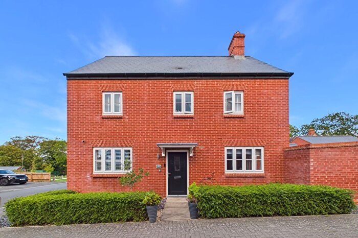 4 Bedroom Detached House For Sale In Sandown Road, Towcester, NN12