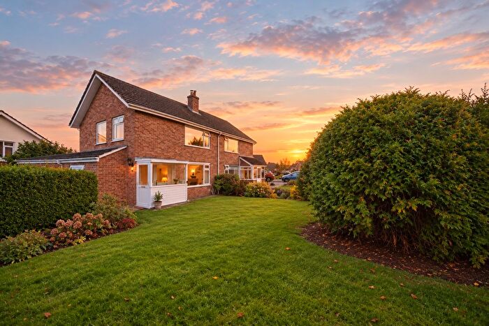 3 Bedroom Semi-Detached House For Sale In Deane Drive, Taunton, TA1