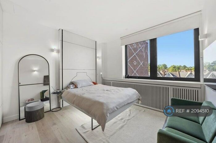 Studio To Rent In Lowlands Road, Harrow, HA1