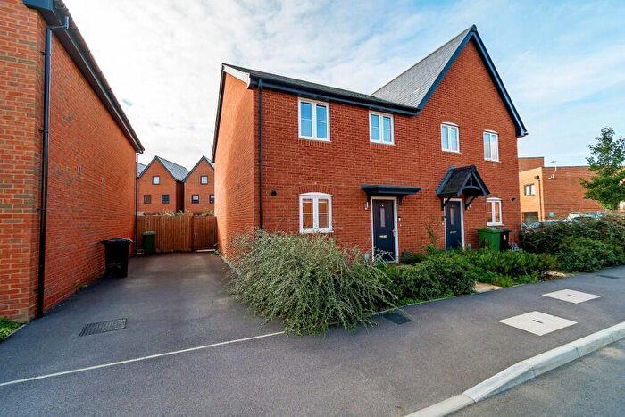 3 Bedroom Semi Detached House To Rent In Wallington Road, SO30