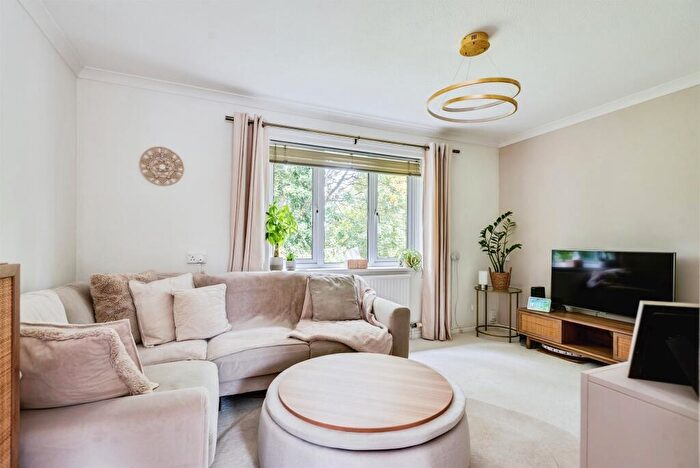 2 Bedroom Flat For Sale In Dark Lane, Witney, OX28