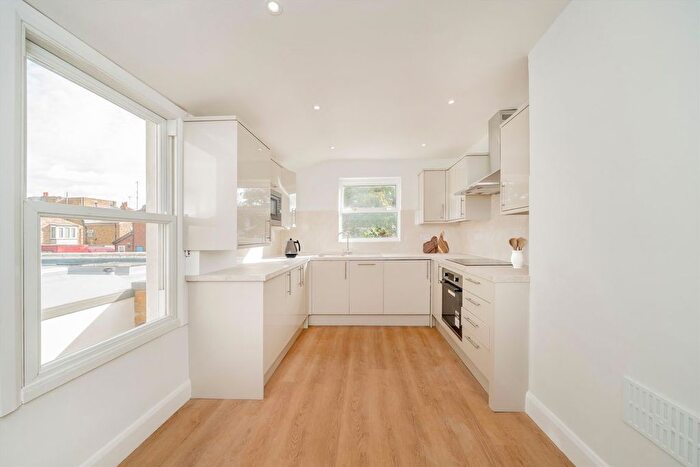 2 Bedroom Flat For Sale In Smallwood Road, Tooting, SW17