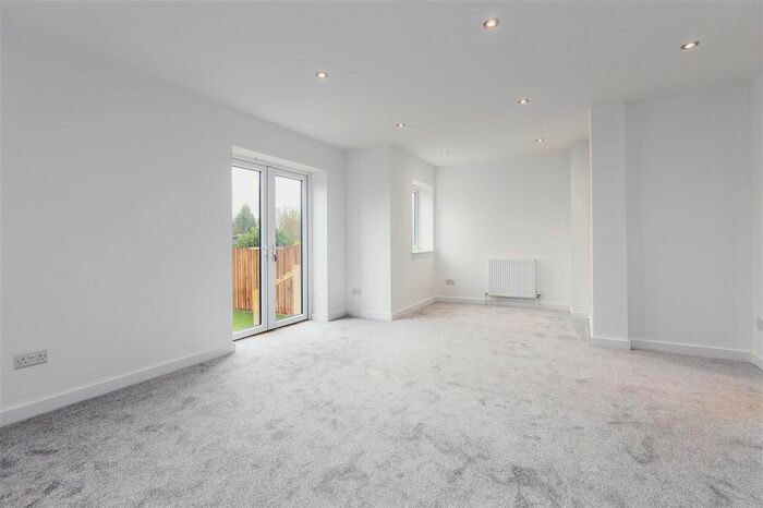 1 Bedroom Flat To Rent In Park Avenue, Bushey, WD23