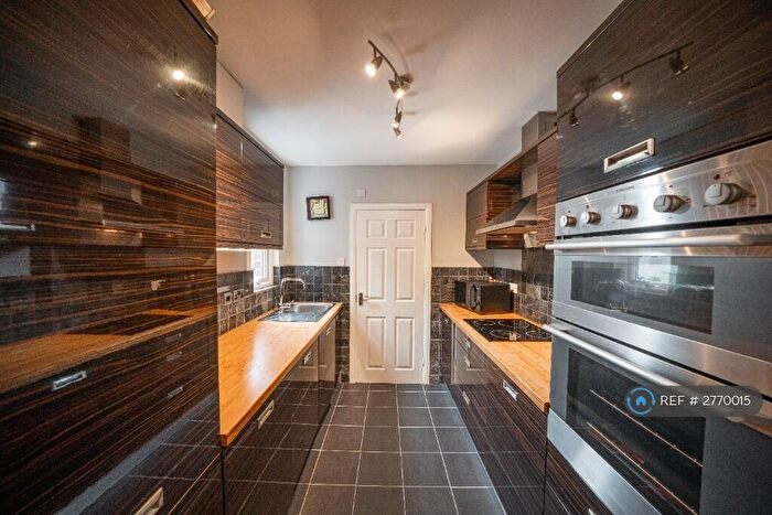 2 Bedroom Flat To Rent In Fern Dene Road, Gateshead, NE8