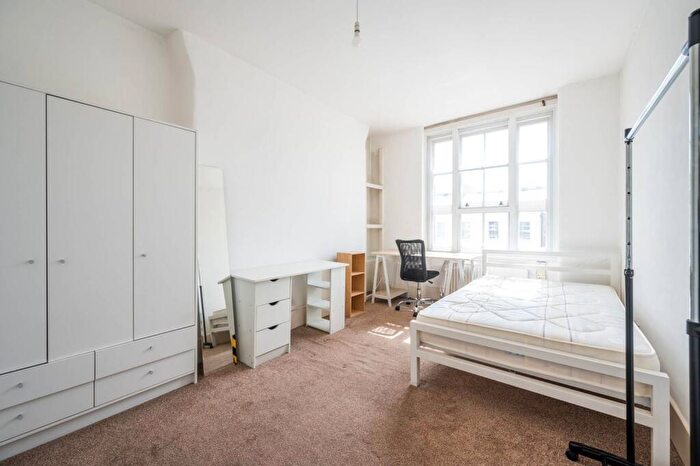 2 Bedroom Flat To Rent In Clerkenwell Road, Farringdon, London, EC1R