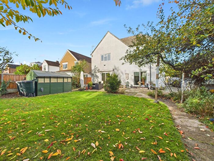 1 Bedroom Apartment For Sale In Elmhurst Road, Langley, Berkshire, SL3