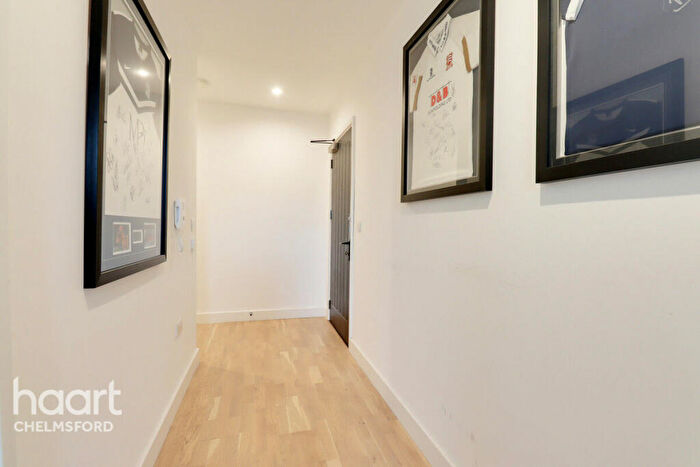 2 Bedroom Flat For Sale In Burgess Springs, Chelmsford, CM1