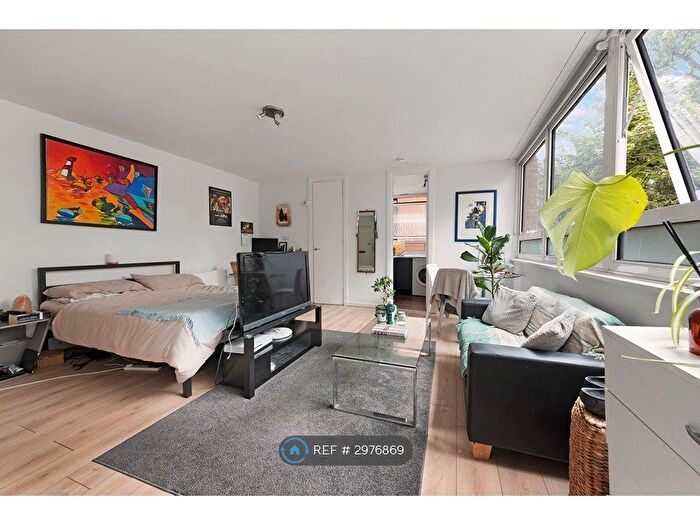 Studio To Rent In Hilltop House, London, N6