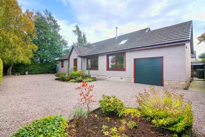4 Bedroom Detached Bungalow For Sale In Kinclaven Road, Murthly, PH1