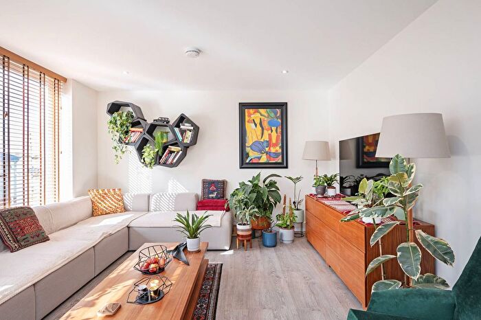 2 Bedroom Flat For Sale In Ruckholt Road, Leyton, London, E10