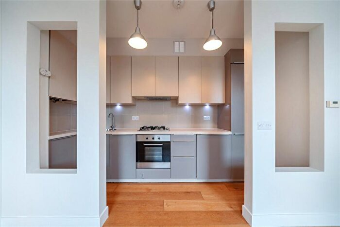 1 Bedroom Apartment For Sale In Vestry Road, London, SE5