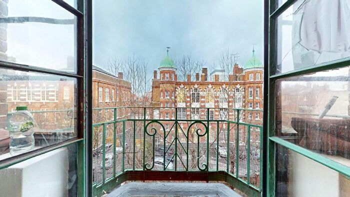 2 Bedroom Flat To Rent In Flat, - Myrdle Street, E1