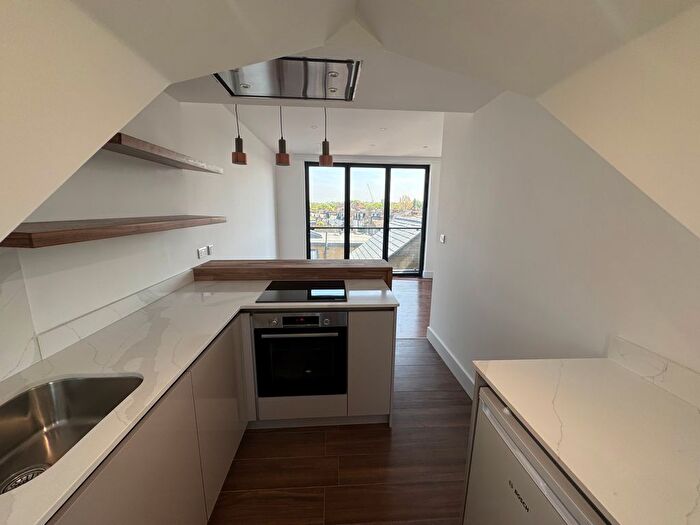 2 Bedroom Flat To Rent In Garratt Lane, London, SW17