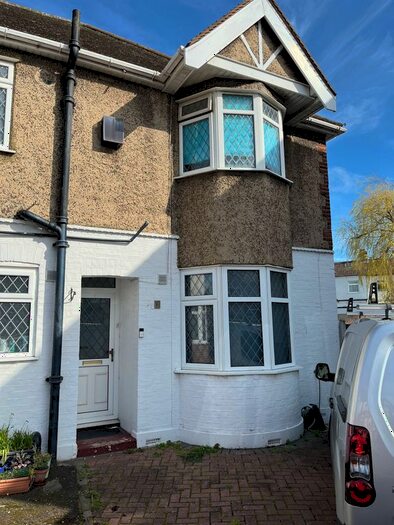 2 Bedroom Maisonette To Rent In Glenwood Avenue, Rainham, RM13