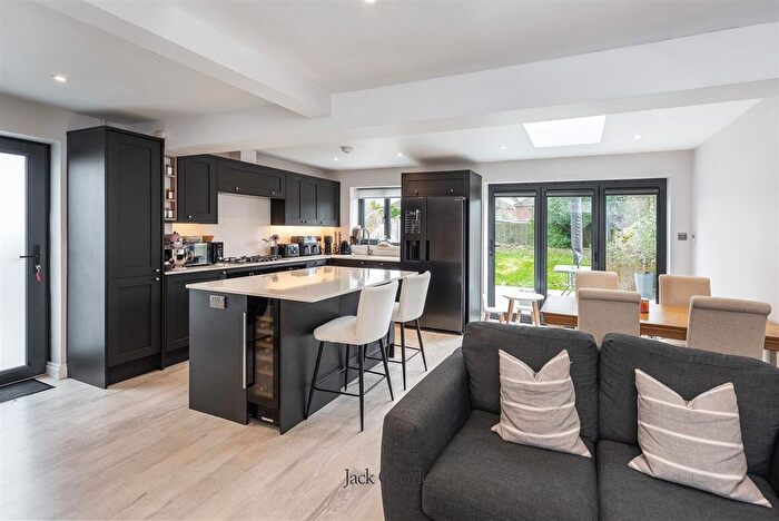 3 Bedroom Semi-detached House For Sale In Brookmead, Hildenborough, Tonbridge, TN11