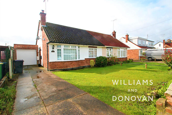 2 Bedroom Semi-Detached Bungalow To Rent In Greenlands, Rochford, SS4
