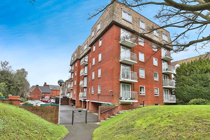 1 Bedroom Flat For Sale In Queens Road, Bournemouth, Dorset, BH2