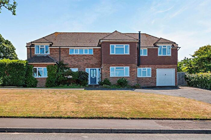 6 Bedroom Detached House For Sale In Priory Close, East Farleigh, Maidstone, ME15