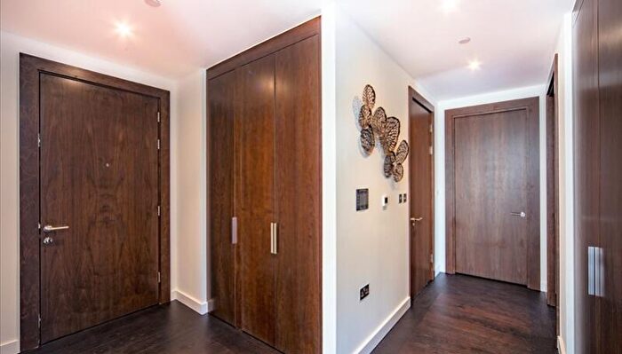 2 Bedroom Apartment To Rent In Thornes House, Charles Clowes Walk, London, City Of London, SW11