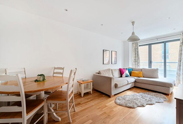 1 Bedroom Flat To Rent In Alpha Court, Shoreditch, E1
