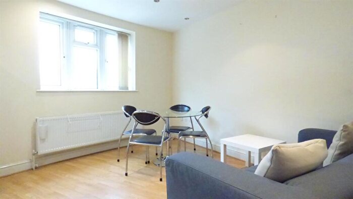 1 Bedroom Flat To Rent In Battersea High Street, Battersea, SW11