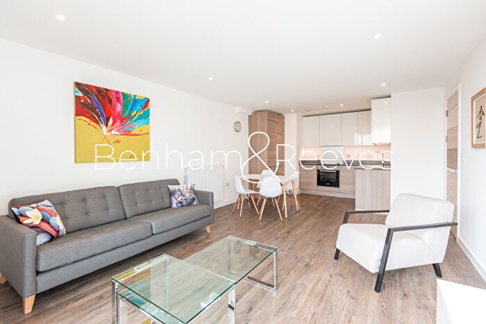 1 Bedroom Flat To Rent In Whiting Way, Surrey Quays, SE16