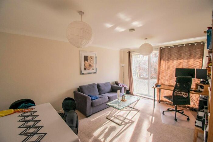 2 Bedroom Flat To Rent In Jesmond Park West, Newcastle Upon Tyne, NE7