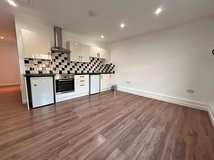 2 Bedroom Apartment To Rent In Newbury, Berkshire, RG14