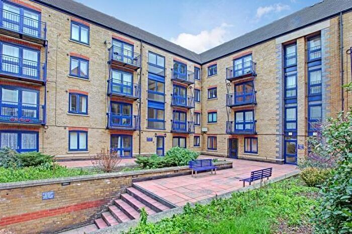 1 Bedroom Apartment To Rent In Peninsula Court, Limeharbour, Marsh Wall, Canary Wharf, Cross Harbour, London, E14