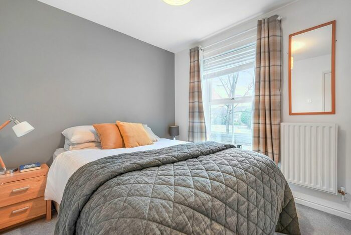 1 Bedroom Flat To Rent In North Park Road, Park Court, HG1