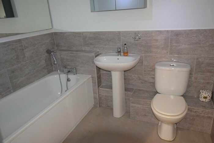 2 Bedroom Apartment To Rent In East Cliff Manor, Christchurch Road, BH1